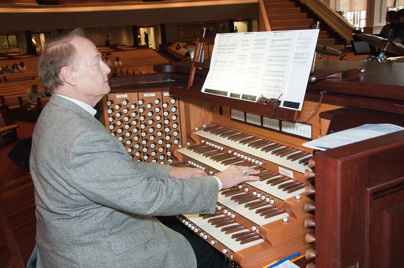 DSC_5166 Organist Bill Thompson