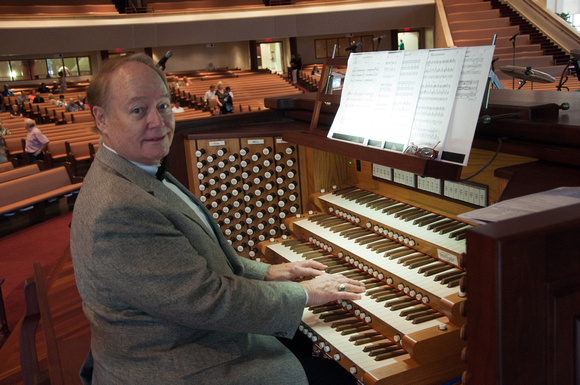 DSC_5163 Organist Bill Thompson